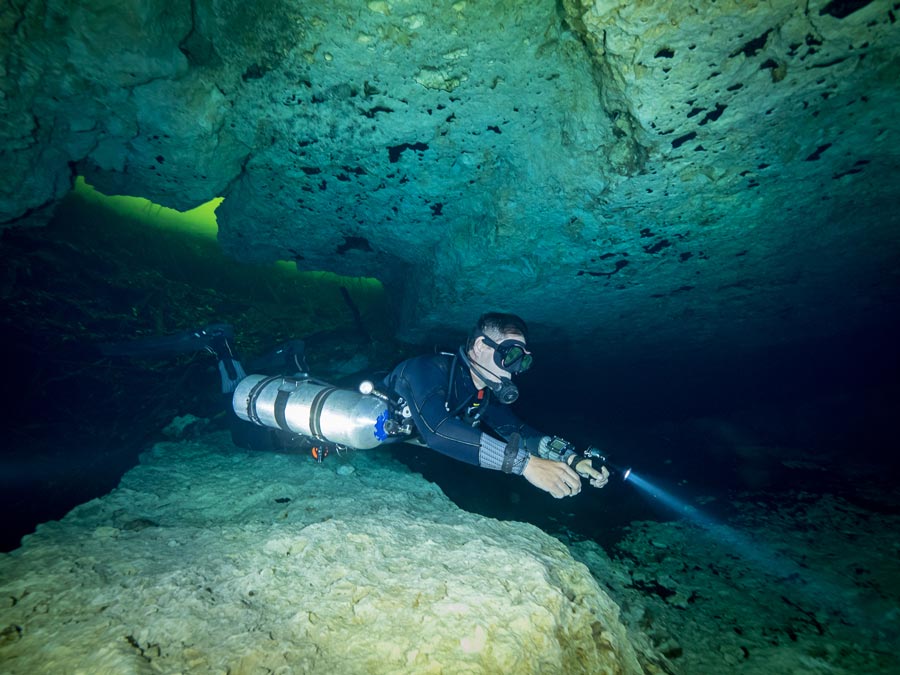 buceo en cuevas